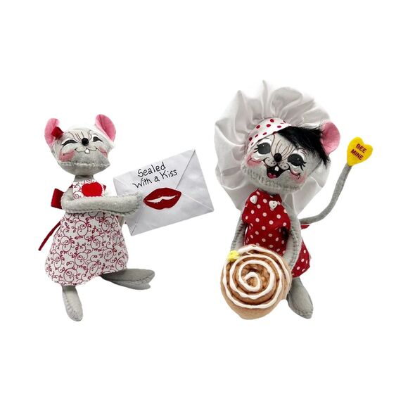 Annalee Valentines Day Bee Mine Mouse Chef & Sealed With A Kiss Lot Of 2 *FLAW - Picture 1 of 12